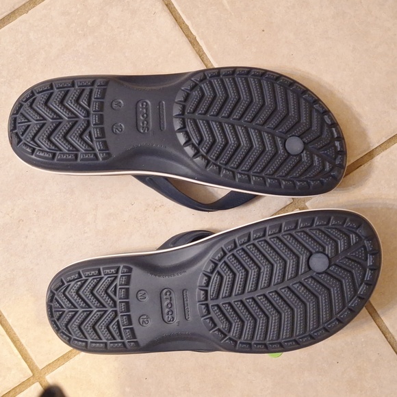 Men's Crocs Flip Flops - Picture 2 of 2